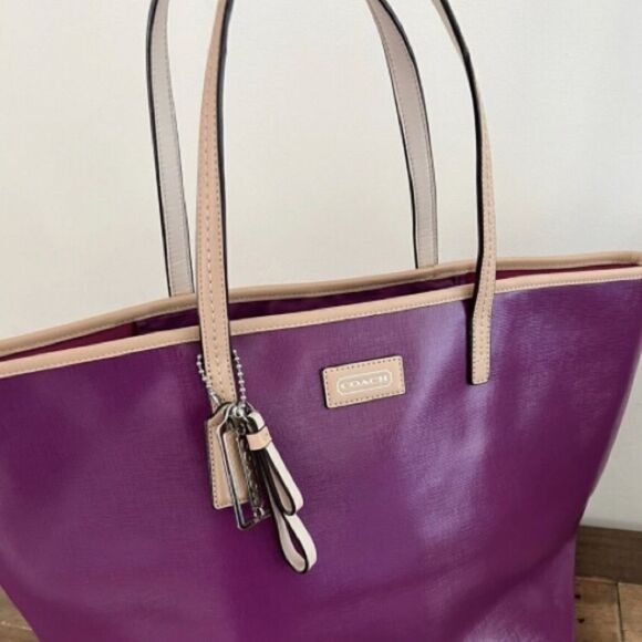 COACH park metro tote no sign of wear like new in purple . - Picture 3 of 5
